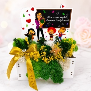 Aranjament floral pentru Invatatoare cu trandafir verde criogenat, lagurus si licheni stabilizati, in cutiuta decorativa cu mesaj special - Img 4