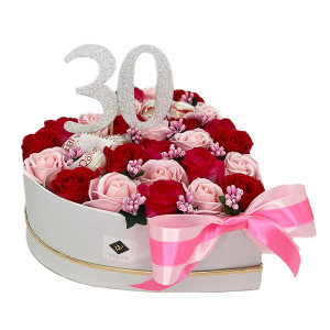 Aranjament floral personalizat cu cifre, cutie alba in forma de inima cu trandafiri de sapun, 6