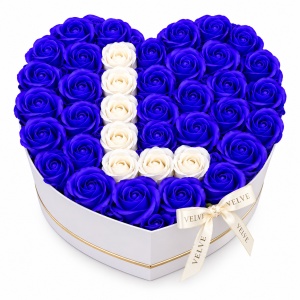 Aranjament floral personalizat cu litera, cutie inima alba cu 49 trandafiri de sapun, Albastru-Alb - Img 12