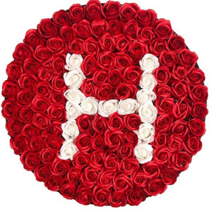 Aranjament floral personalizat cu litera, cutie rotunda neagra cu 125 trandafiri de sapun, H