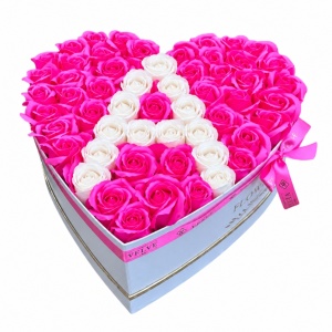 Aranjament floral personalizat cu litera, in cutie inima, cu 49 trandafiri de sapun, Fucsia-Alb
