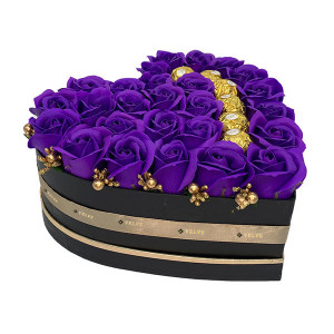Aranjament floral Serenity Mauve, cutie inima cu trandafiri de sapun si bomboane de ciocolata Ferrero Rocher