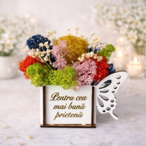 Aranjament floral Whiff "Pentru cea mai buna prietena" , licheni stabilizati si plante uscate, in cutie de lemn