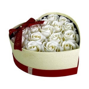 Aranjament floral White Love cutie inima cu 15 trandafiri de sapun, Alb - Img 5