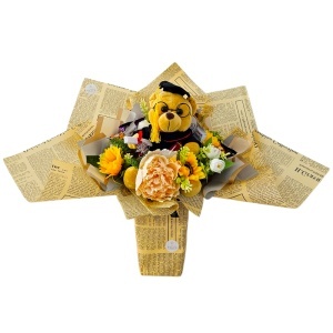 Buchet absolvire 2026 Graduate cu ursulet de plus, flori artificiale si selectie dulciuri - Img 3