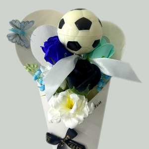 Buchet Elegant cu trandafiri de sapun, flori artizanale si decoratiune minge - Img 3