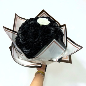 Buchet floral Glitter Black Roses cu 31 trandafiri negri decorativi premium, 40 cm