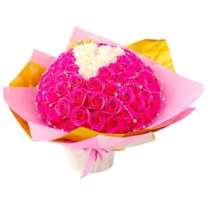 Buchet floral Royal Pink cu 101 trandafiri de sapun si accesorii decorative, 40 cm - Img 3