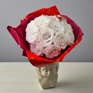 Buchet Glitter White Roses cu 21 trandafiri albi decorativi premium, 37 cm - Img 4