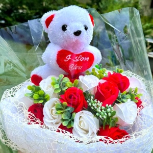 Buchet Special Bear, cu trandafiri de sapun, plante artizanale , urs din plus, Alb