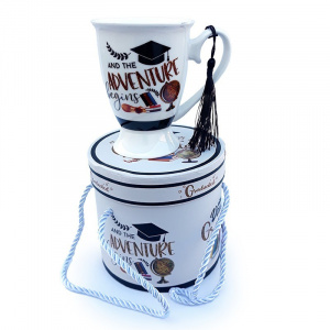 Cana din ceramica pt absolvire cu snur, decor cu toca si mesaje de felicitari, in cutie cadou, 300ml - Img 3
