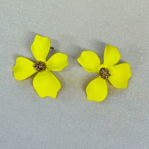 Cercei A Little Magic, cu design floral si prindere cu tija, Galben 2