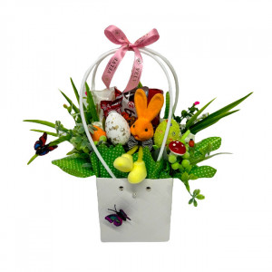 Cos cadou Paste Bunny Sweet cu dulciuri Kinder, Raffaello, Mon Cheri si decoratiuni pascale