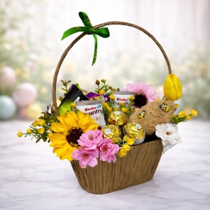 Cos cadou Paste Honey Bunny cu Ferrero Rocher, Kinder Country, Joe XXL si aranjament floral decorativ