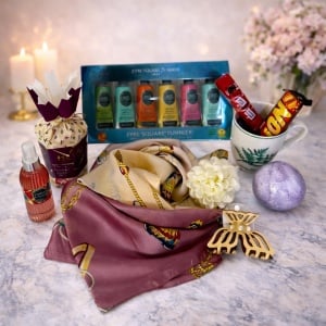 Cos cadou premium pentru femei, cu set Eyup Sabri Tuncer, esarfa, apa de colonie Amber, cana si dulciuri