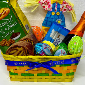 Cos Easter, decoratiune iepure, 3 oua decorative, 3 oua ciocolata Choco Pack 60gr, ciocolata Ritter 100gr, cozonac Boromir 450gr,  Prosecco Mionetto 200ml, in cos cadou