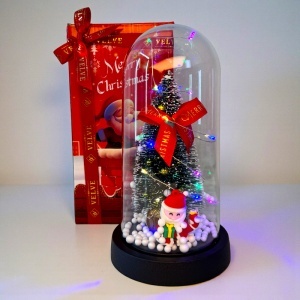 Cupola decorativă de Crăciun cu lumini led, brăduț, zăpadă și decorațiuni, Rosu, 22x11 cm - Img 3