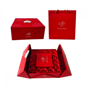 Cutie exclusivista pentru accesorii, cu set cercei Miraj, trandafiri parfumati de sapun, felicitare si punga cadou, Rosu