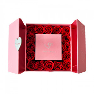 Cutie exclusivista pentru accesorii, cu set cercei Miraj, trandafiri parfumati de sapun, felicitare si punga cadou, Roz 3