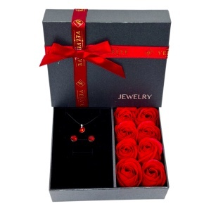 Cutie luxury cu trandafiri rosii din sapun si set bijuterii argint cu cristale Swarovski, in cutie cadou eleganta