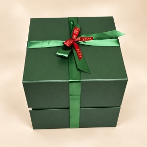 Cutie pentru cadou Green Elegance, verde cu panglica si fundita, 26x25 cm - Img 2