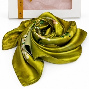 Esarfa premium dama cu flori de cires, 70 x 70 cm, Verde olive - Img 3