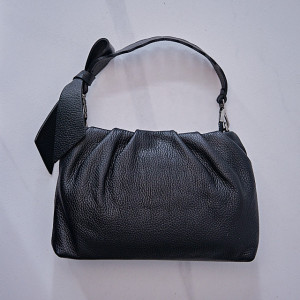 Geanta dama, UrbanElegance, din piele naturala cu fundita decorativa si detalii hobo, Negru