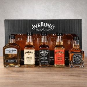 Pachet cadou barbati Jack Drink's Family, cu 5 miniaturi 50 ml – Gentleman Jack, Honey, Old No. 7, Fire si Single Barrel Select - Img 4