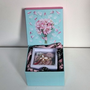 Pachet cadou femei ForYou, brosa fluture si esarfa din matase 180x80 cm, in cutie eleganta - Img 5