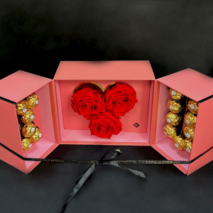 Pachet floral Eternity Love, pentru femei, set 3 trandafiri criogenati si praline Ferrero Rocher, Roz1
