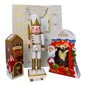 Pachet Christmas Delight, cu odorizant de camera, decorațiune Spargatorul de nuci si Mos Craciun de ciocolata Heidi, in punga cadou