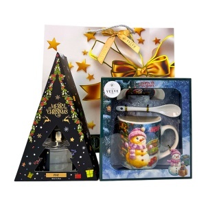 Pachet Christmas Delight, cu odorizant de camera si set cana ceramica, farfurie si lingurita, in punga cadou, Albastru