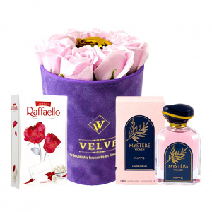 Pachet dama VLV, Aranjament floral cu trandafiri de sapun, in cutie mov de catifea, parfum Riiffs Mystere si praline Raffaello, Roz