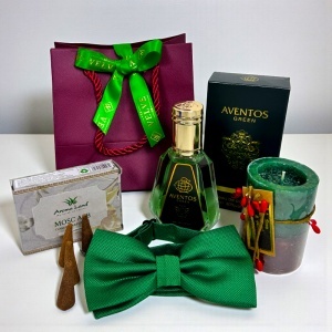 Pachet Elegant Christmas, pentru barbati, cu parfum, lumanare festiva, conuri parfumate, papion elegant si punga cadou, Verde - Img 2