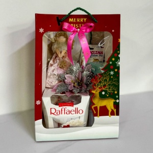 Pachet cadou Merry Christmas, praline Raffaello 150gr, Apa de toaleta Frozen 30ml, balasam de buze Princezna 4.8gr, decoratiuni craciun, ambalate in punga cadou imprimeu sarbatori