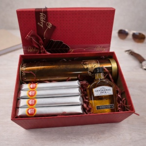 Pachet pentru barbati cu Parfum Cuba 100ml, whisky Jack Daniel's si patru trabucuri