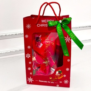 Pachet Secret Santa cu decoratiune Craciunita si Spargatorul de Nuci, vin spumant Riunite Lambrusco Rose, praline Mon Cheri 157 g, in punga cadou