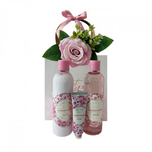 Pachet cadou Sweet Moment, gel dus 250ml Vivian Gray, crema corp 250ml Vivian Gray, crema maini 30ml Vivian Gray, trandafir artizanal, in punga eleganta cadou