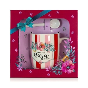 Set „Cea mai buna nasa din lume”, esarfa eleganta, cana personalizata, praline Raffaello si crema de maini Eveline - Img 3