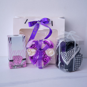 Set Arabian Love, cu parfum Washwashah, trandafiri de sapun si esarfa