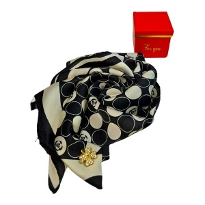 Set cadou For You, esarfa eleganta cu brosa aurie, ambalata in cutie premium, negru-bej - Img 5