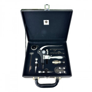 Set cadou pentru barbati VLV, servieta din piele ecologica si 9 accesorii pentru vin, Negru