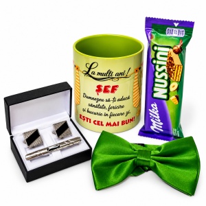 Set cadou pentru sef, Green Edition, cu cana cu mesaj, papion verde, butoni, ac de cravata si Milka Nussini