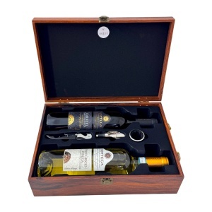 Set caseta eleganta din lemn pentru doua sticle, cu maner, set 3 accesorii pentru vin si doua sticle de vin Bottega 750 ml, Maro