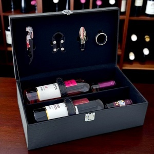 Set caseta eleganta LUX Wine pentru doua sticle, cu maner, doua sticle de vin Cervus 750 ml si set 4 accesorii pentru vin, Negru - Img 4