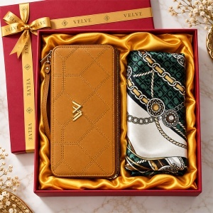 Set dama Charm Edition, cu portofel maro din piele ecologica si esarfa satinata, in cutie eleganta