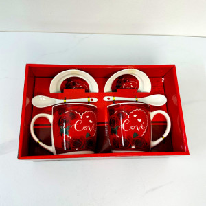 Set elegant ceramic, Love, cu doua cani imprimate, 300ml, doua lingurite ceramice si farfurii asortate, in cutie eleganta, Rosu