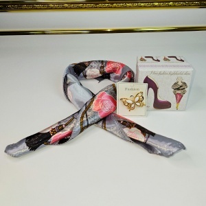 Set esarfa gri cu brosa fluture eleganta - Img 6