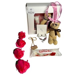 Set Glamour pentru femei, cu bratara, praline Raffaello 40gr, ursulet crosetat, breloc elegant si 3 trandafiri de sapun, in cutie cadou - Img 2
