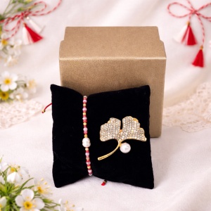 Set Lucky Breeze, cu brosa perla si cristale, bratara, in cutie eleganta, Auriu